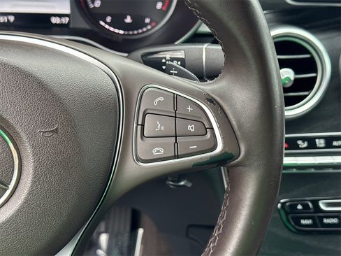 Used 2018 Mercedes-Benz GLC 300 w/ Premium Package image 26