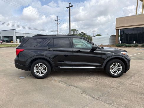 Used 2022 Ford Explorer XLT image 7