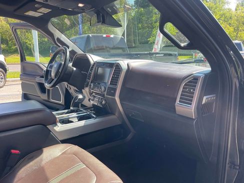 Used 2015 Ford F150 Platinum w/ Equipment Group 701A Luxury AWD/4WD image 39