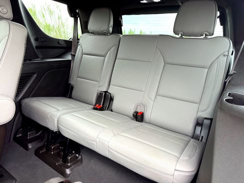 Used 2022 GMC Yukon SLT w/ SLT Premium Package image 18