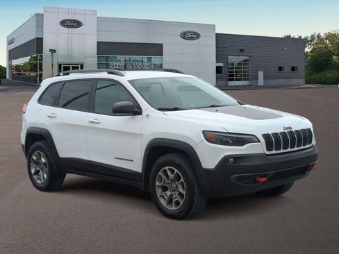 Used 2020 Jeep Cherokee Trailhawk image 2