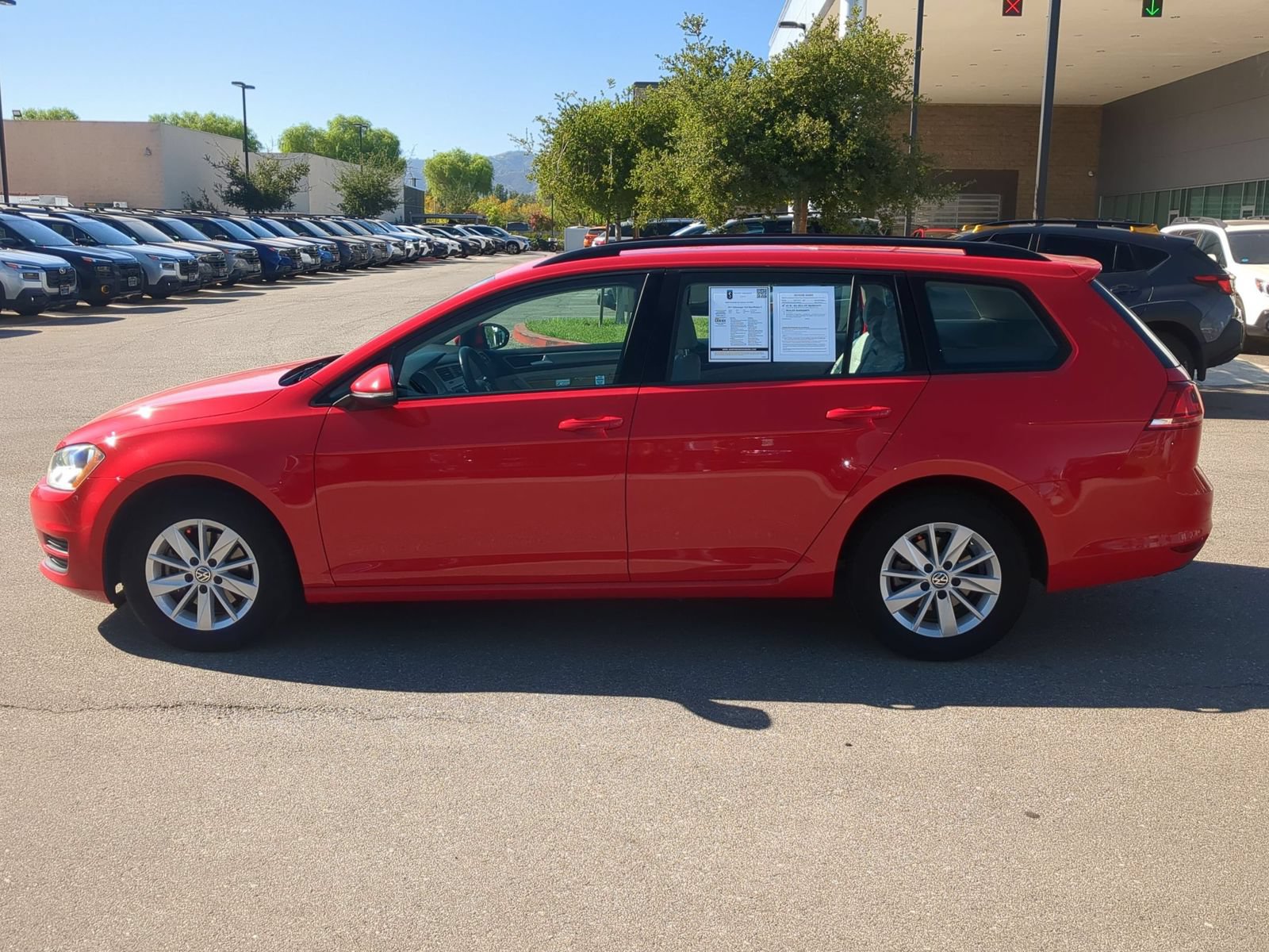 Used 2017 Volkswagen Golf S FWD image 2