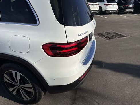 Used 2025 Mercedes-Benz GLB 250 image 11