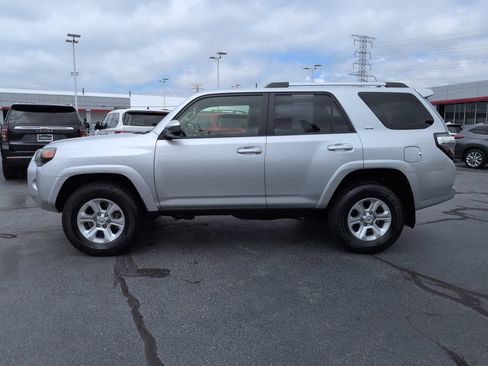 Certified 2023 Toyota 4Runner SR5 AWD/4WD image 2