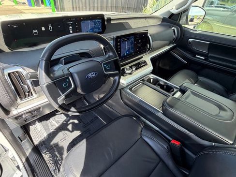 Used 2025 Ford Expedition Platinum AWD/4WD image 11