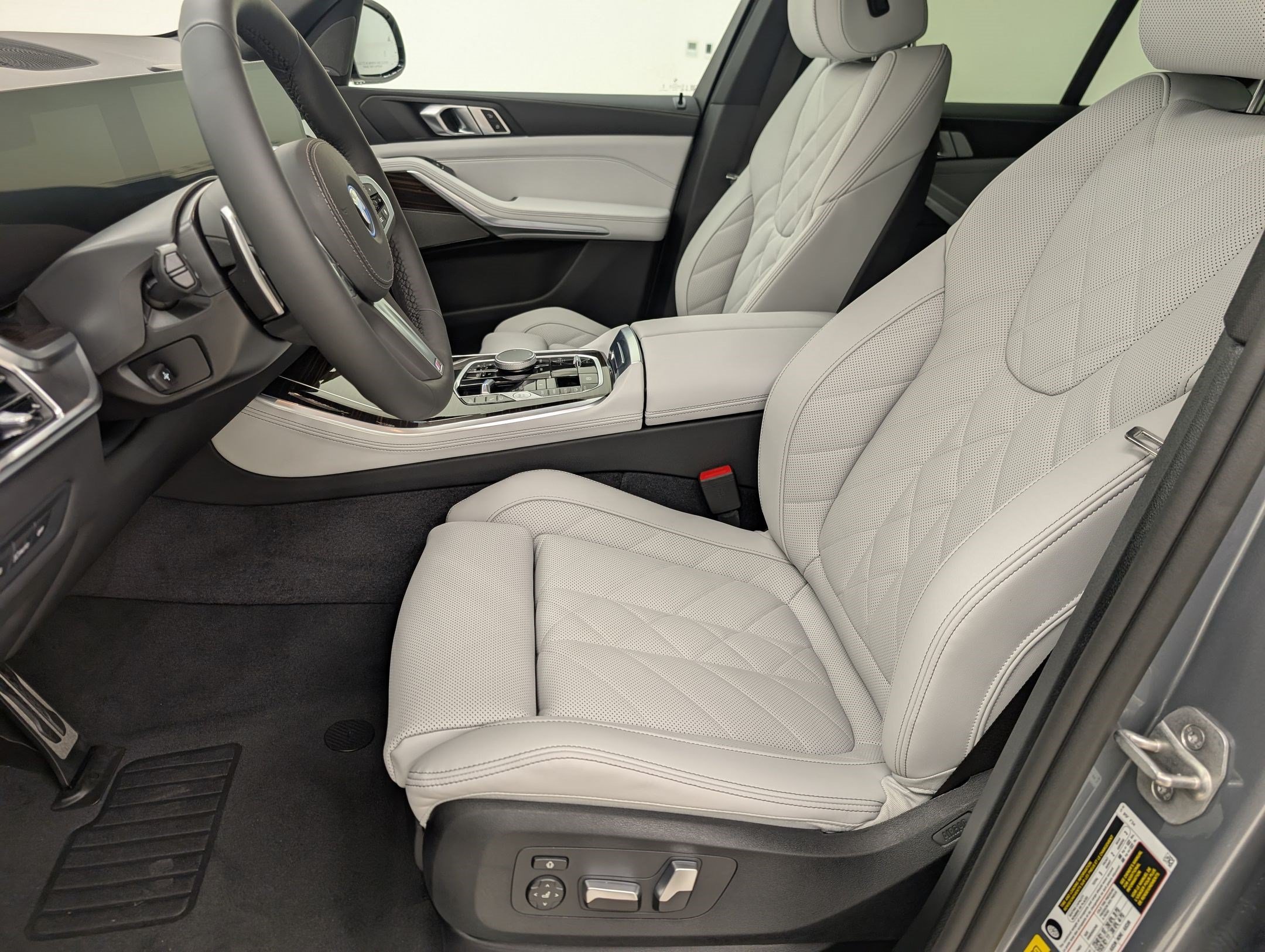 Used 2026 BMW X5 xDrive50e w/ M Sport Package AWD/4WD image 5