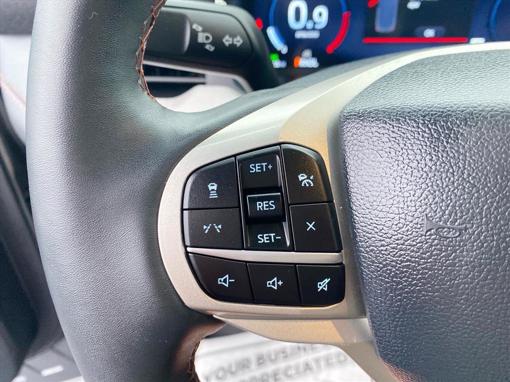 Used 2025 Ford Explorer Active w/ Active Comfort Package AWD/4WD image 18