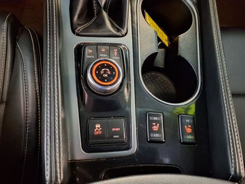 Used 2023 Nissan Maxima SV image 23