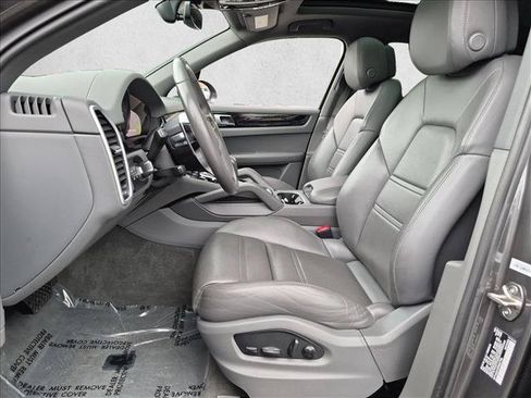 Used 2023 Porsche Cayenne AWD/4WD image 17