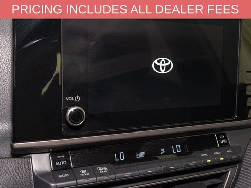 Used 2025 Toyota Camry SE FWD image 12