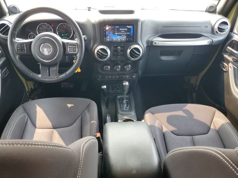 Used 2013 Jeep Wrangler Unlimited Sahara w/ Connectivity Group AWD/4WD image 17