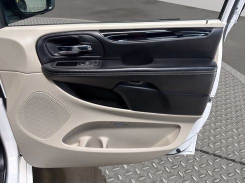 Used 2020 Dodge Grand Caravan SXT FWD image 23