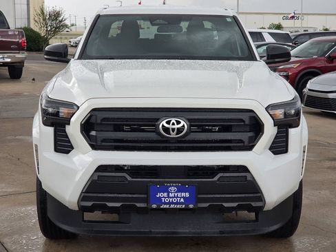 Used 2025 Toyota Tacoma SR AWD/4WD image 3