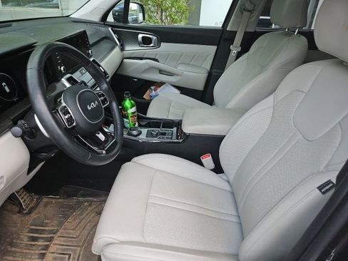 Used 2023 Kia Sorento SX Prestige w/ Panoramic Sunroof Package image 7