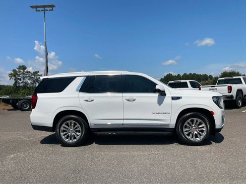 Used 2023 GMC Yukon SLT w/ SLT Premium Package AWD/4WD image 4