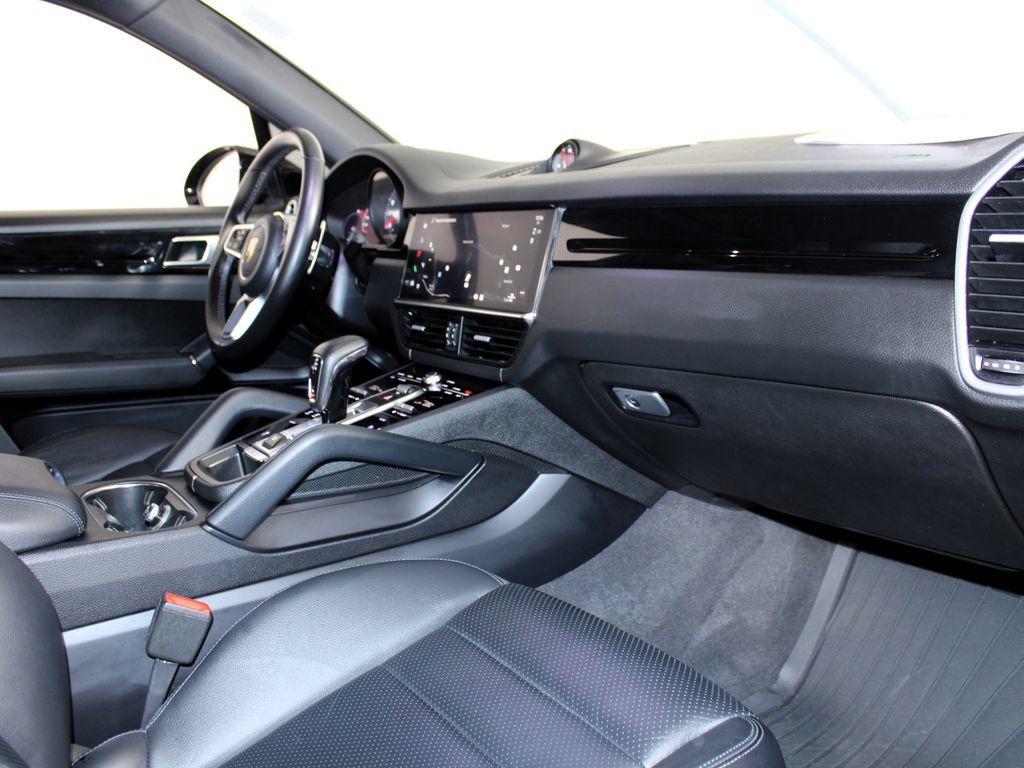 Certified 2023 Porsche Cayenne AWD/4WD image 24