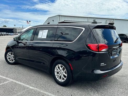 Used 2023 Chrysler Voyager LX FWD image 4