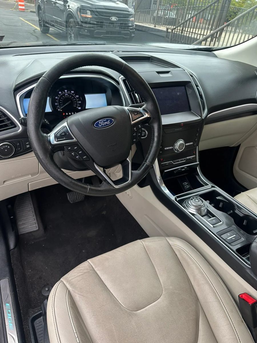 Used 2020 Ford Edge Titanium w/ Cargo Accessory Package FWD image 10