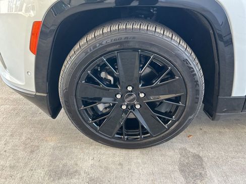 Used 2024 Jeep Wagoneer Launch Edition image 19