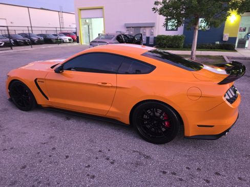 Used 2019 Ford Mustang Shelby GT350 w/ Technology Package image 16
