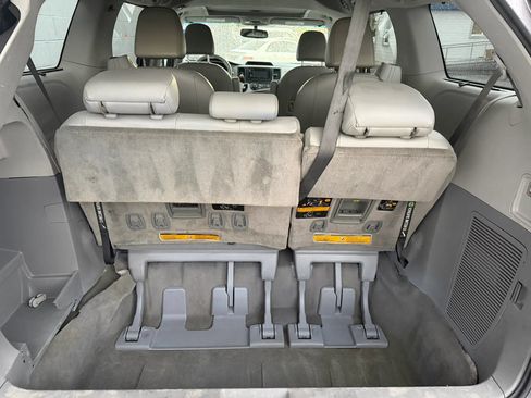 Used 2014 Toyota Sienna XLE AWD/4WD image 23