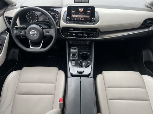 Used 2021 Nissan Rogue SV w/ Premium Package image 2