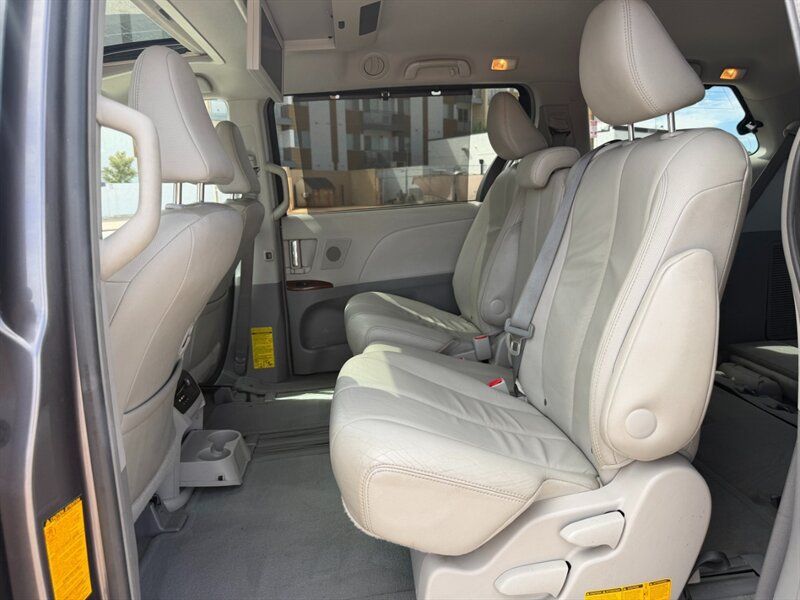 Used 2014 Toyota Sienna XLE w/ XLE Premium Package FWD image 44