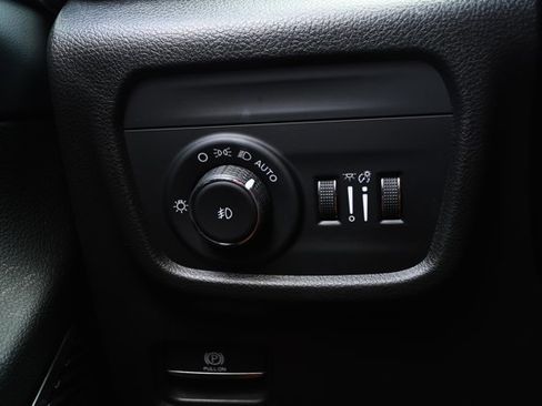 Used 2022 Jeep Grand Cherokee L Overland RWD image 15