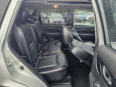 Used 2018 Nissan Rogue SL w/ Premium Package image 28