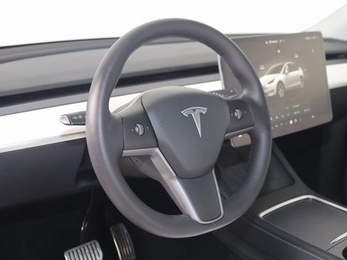 Used 2022 Tesla Model Y Long Range image 6