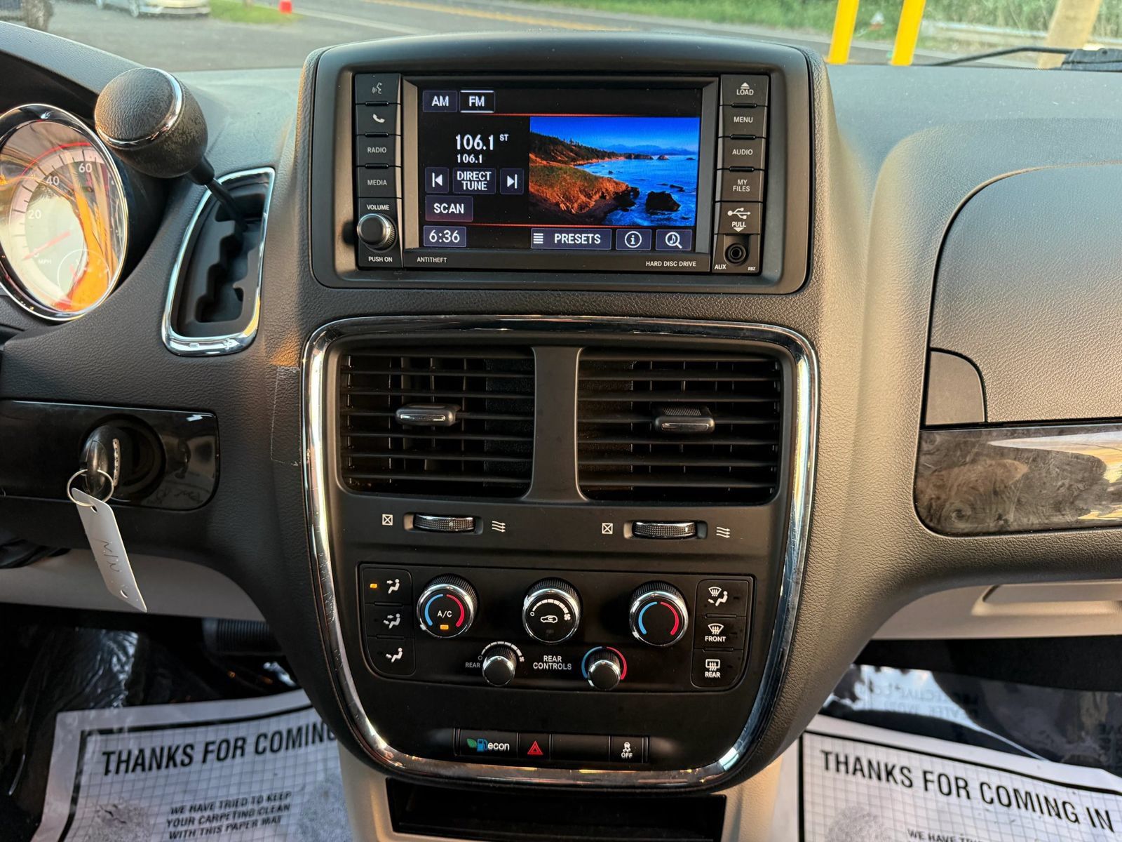 Used 2019 Dodge Grand Caravan SE FWD image 12