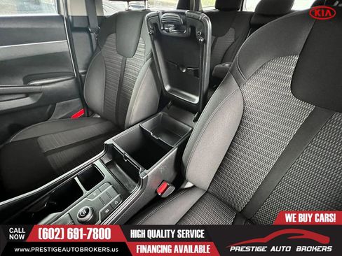 Used 2022 Kia Sorento LX image 40