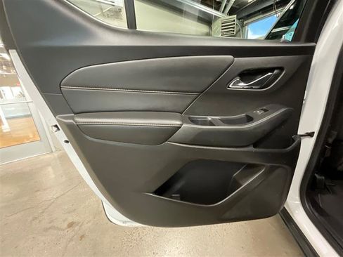 Used 2021 Chevrolet Traverse LS image 16