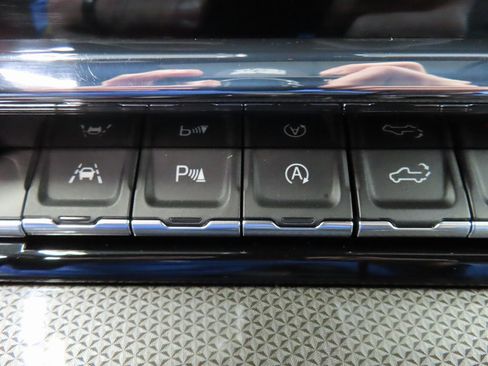 Used 2023 Chevrolet Silverado 1500 ZR2 w/ Technology Package image 65