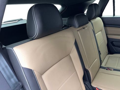Used 2023 Volkswagen Atlas Cross Sport SE w/ Panoramic Sunroof Package FWD image 40