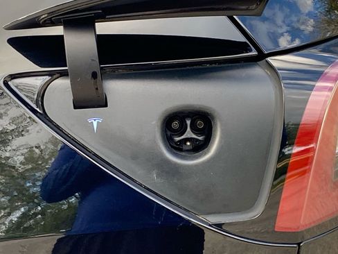 Used 2022 Tesla Model Y Performance image 21