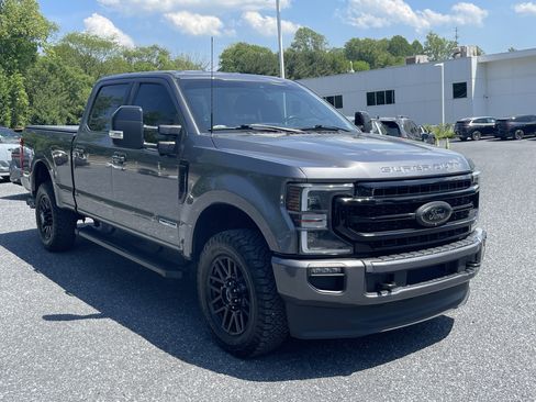 Used 2022 Ford F250 Lariat w/ Black Appearance Package AWD/4WD image 3