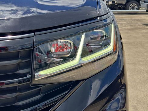 Used 2023 Volkswagen Atlas SEL R-Line AWD/4WD image 12