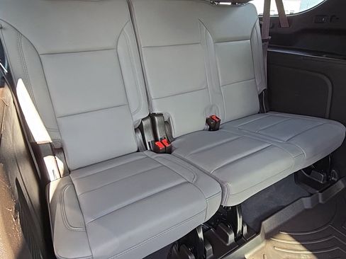 Used 2022 Chevrolet Suburban LT w/ Luxury Package image 38