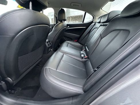 Used 2023 Genesis G70 2.0T image 12