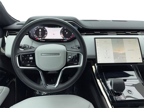 Used 2025 Land Rover Range Rover Sport image 17