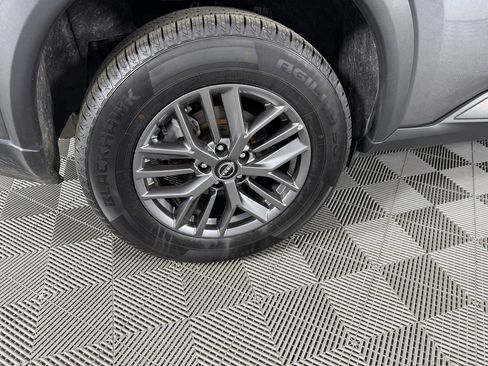 Used 2023 Nissan Rogue S image 33