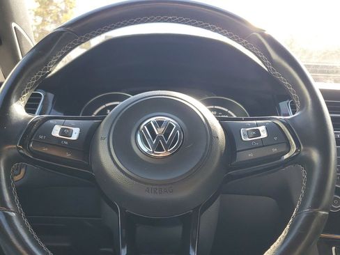 Used 2017 Volkswagen Golf R 4-Door image 22