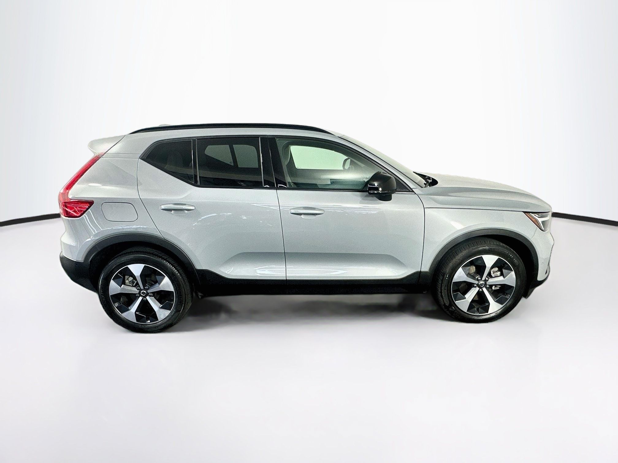 Used 2026 Volvo XC40 B5 Plus AWD/4WD image 10