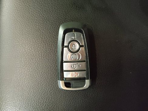 Used 2021 Ford Expedition XLT image 32