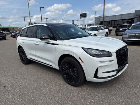 Used 2024 Lincoln Corsair AWD w/ Equipment Group 101A image 7