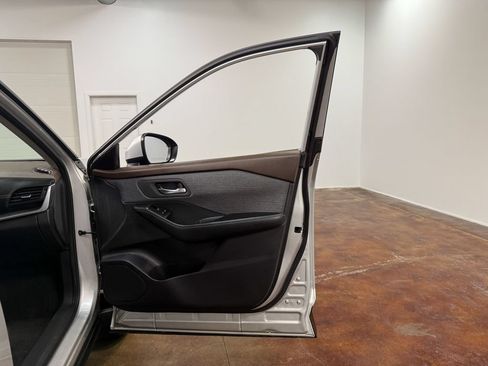 Used 2023 Nissan Rogue SV AWD/4WD image 60