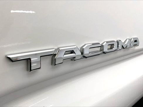 Used 2020 Toyota Tacoma TRD Off-Road image 31