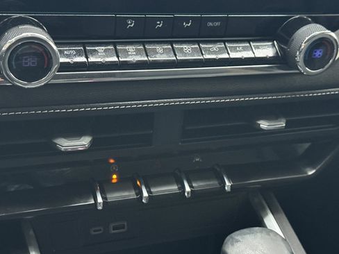 Used 2024 Chevrolet Colorado LT w/ LT Convenience Package image 17