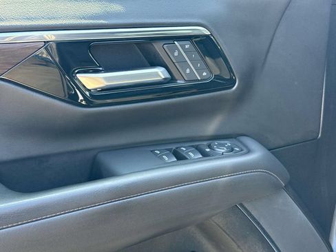Used 2025 Chevrolet Suburban LT AWD/4WD image 23